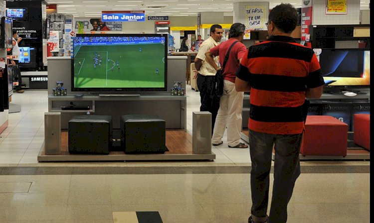 Vendas no comércio recuam 0,1% em junho, 3º mês seguido de queda