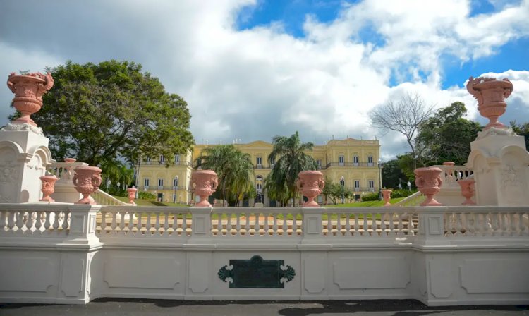 Caminhos da Reportagem mostra reconstrução do Museu Nacional no Rio