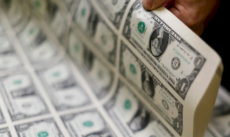 Dólar cai para R$ 5,47 um dia após estresse com Lei Magnitsky