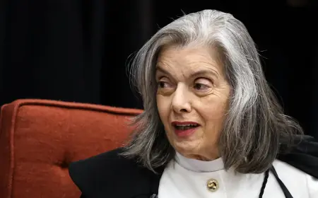 Cármen Lúcia forma maioria pela condenação de Bolsonaro e aliados