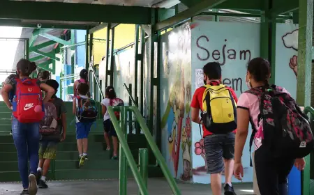 Menos da metade das escolas públicas está ligada à rede de esgoto