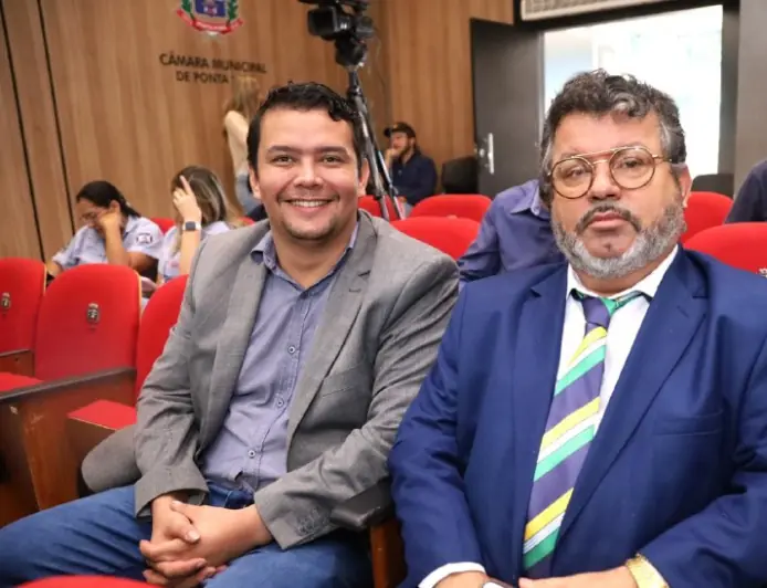 Carlos Bernardo prestigia sessão e destaca relevância do Legislativo de Ponta Porã