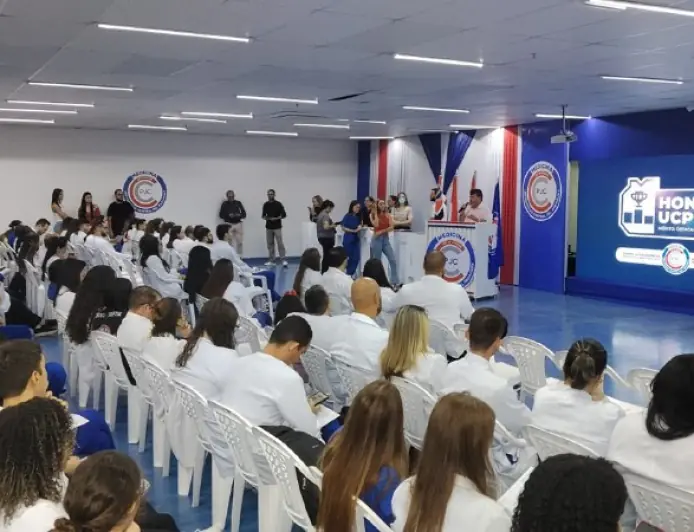 UCP-PJC entrega “Certificado de Mérito Acadêmico” a alunos destaques do curso de Medicina