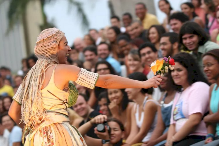 Macapá tem exibição gratuita de comédia teatral inspirada em elementos da cultura popular