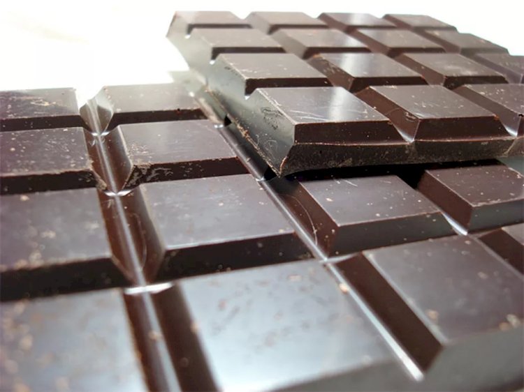 Consumo de chocolate contribui com bem-estar de pacientes idosos com câncer em cuidados paliativos, diz USP