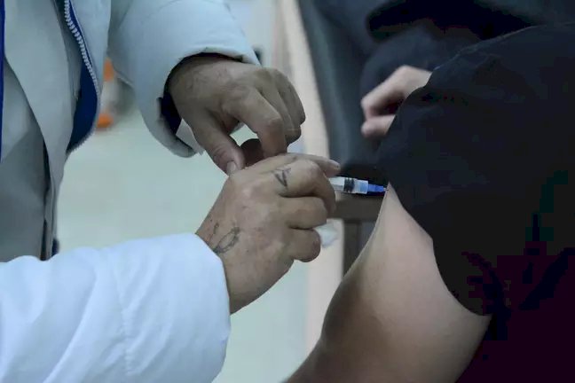 SP começa a aplicar 4ª dose da vacina em maiores de 35 anos nesta terça