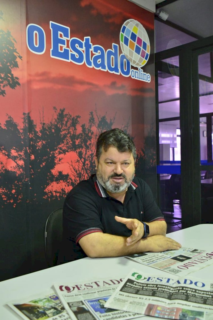 Carlos Bernardo concede entrevista para jornal em Campo Grande