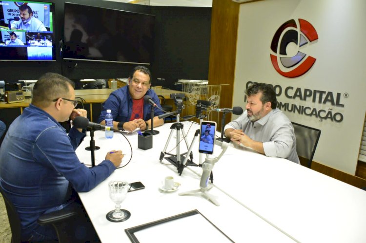 Carlos Bernardo concede entrevista para rádio em Campo Grande