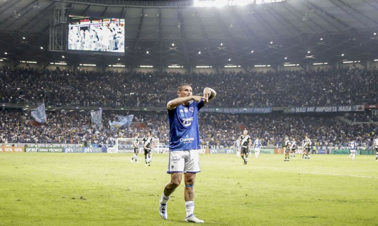 Cruzeiro derrota o Vasco e retorna à Série A do Brasileiro