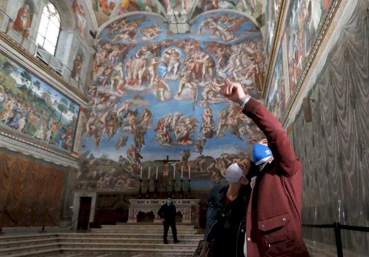 Homem derruba bustos romanos antigos em museus do Vaticano