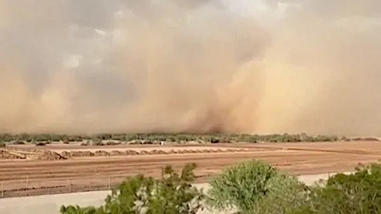 A impressionante tempestade de areia que provocou caos no sul dos EUA