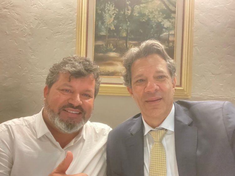 Carlos Bernardo com o ministro Fernando Haddad