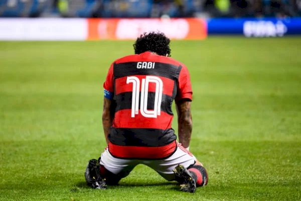 A camisa 10 de Zico é pesada demais para Gabigol?