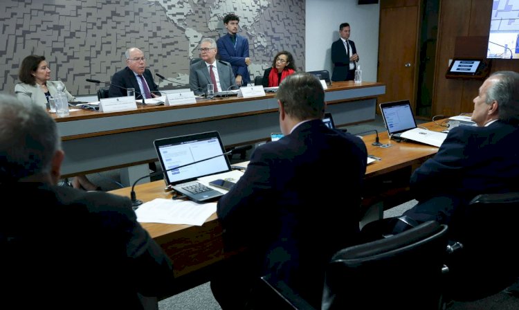 Brasil condena invasão da Ucrânia, mas é contra isolamento da Rússia