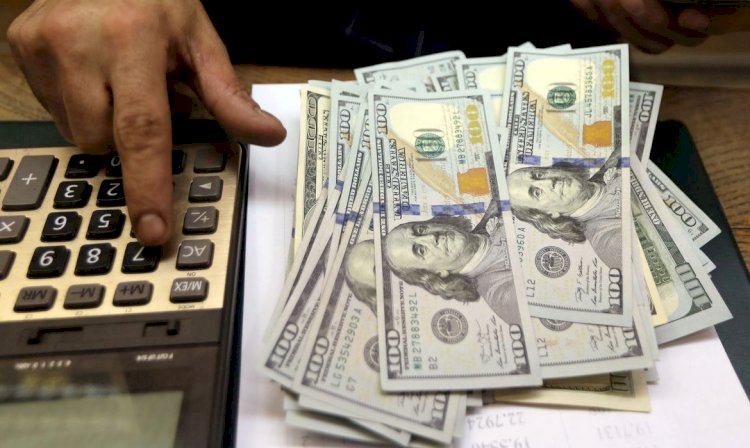 Dólar volta a R$ 5 com divulgação do PIB e acordo nos Estados Unidos