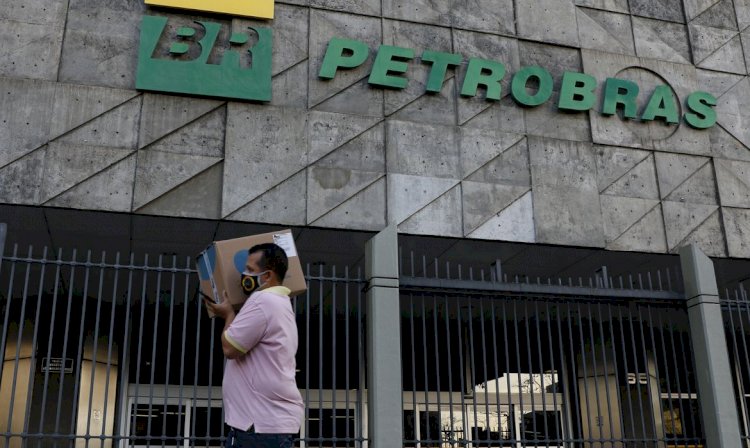 Petrobras reduz preço da gasolina em 4,66% para distribuidoras