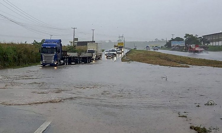 Pernambuco decreta emergência em 12 municípios por causa das chuvas