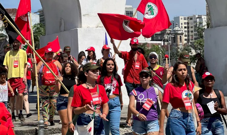 MST realiza no Rio marcha contra projeto que trata de agrotóxicos