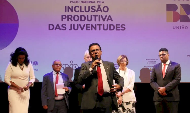 Ministro do Trabalho cobra empresas para melhorarem média salarial