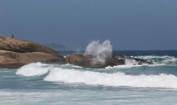 Com previsão de ressaca, Rio pode ter ondas de até 3 metros de altura