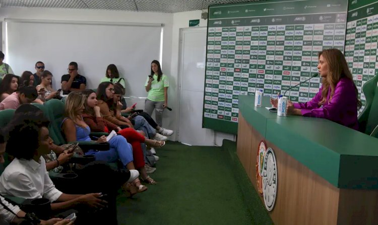 Palmeiras anuncia Abel Ferreira até 2025 em coletiva só para mulheres