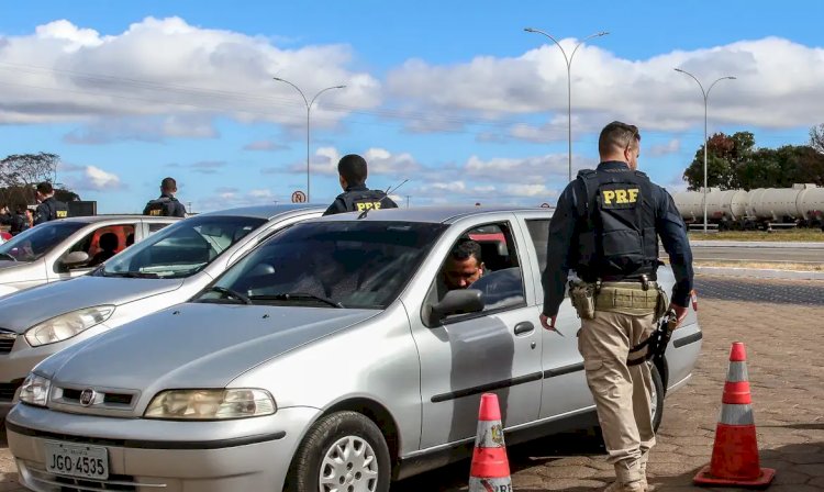 PRF orienta motoristas na volta para casa após o carnaval