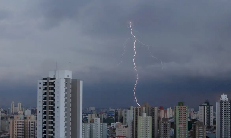 Inmet alerta sobre vento e chuvas intensas em diversas partes do país