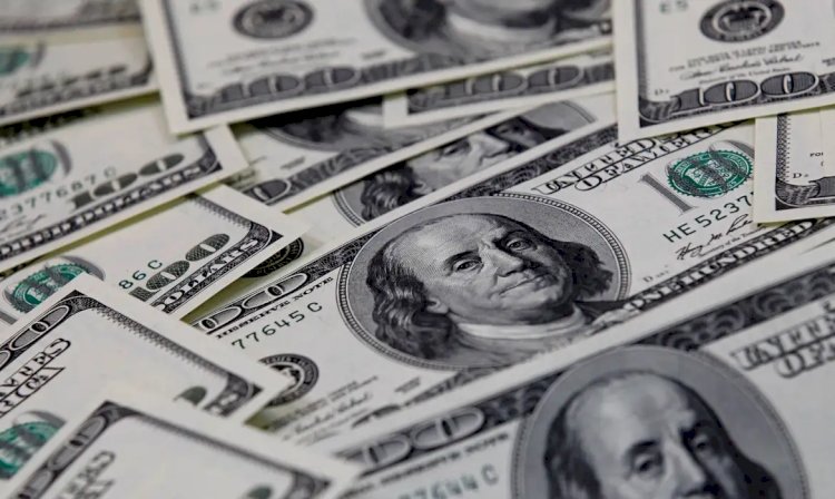 Dólar fecha a R$ 5,60 com apagão cibernético e eleições americanas