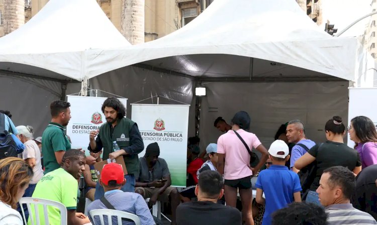 Em dia de luta, defensores públicos atendem pessoas em situação de rua