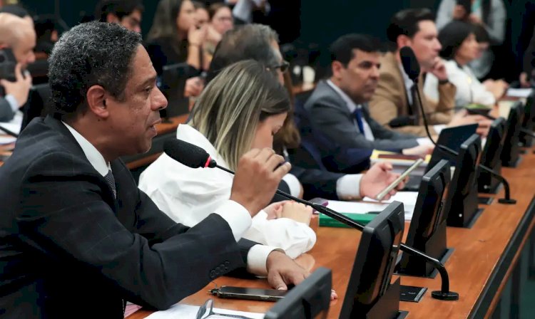 Projetos que limitam ação do STF avançam na Câmara dos Deputados