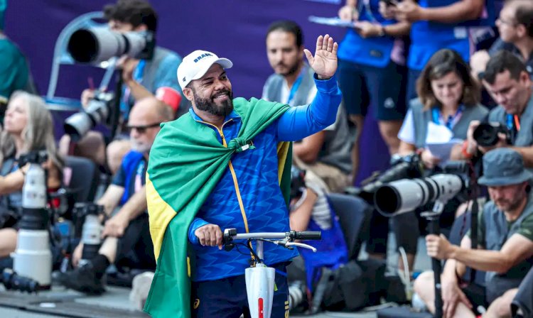 Atletismo: Claudiney Batista é tricampeão e Beth Gomes prata em Paris