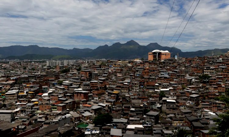 Polícia do Rio combate em morros caixinha de facção criminosa