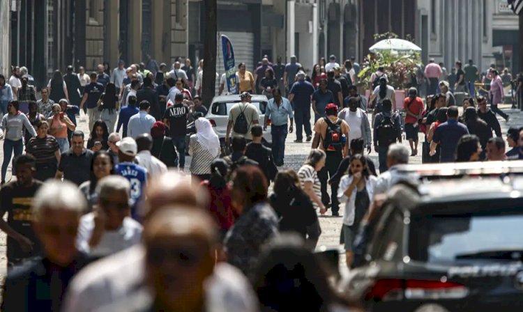 Desemprego e a informalidade de pretos e pardos estão acima da média