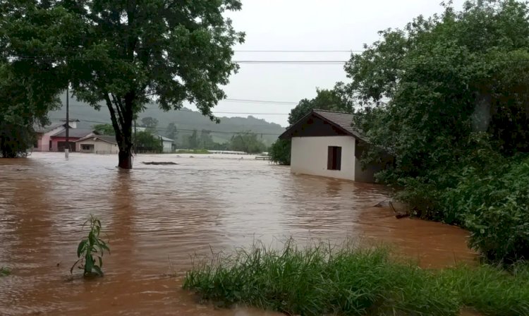 Inmet e Defesa Civil do RS emitem alerta para risco de chuvas intensas