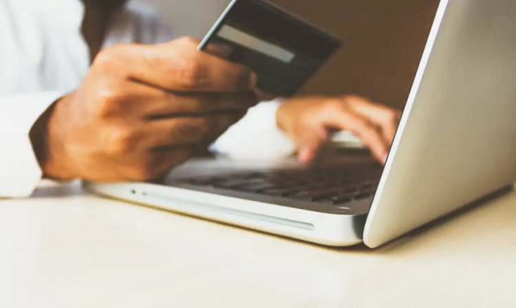 Consumo da alta renda e compras digitais elevam gastos com cartões