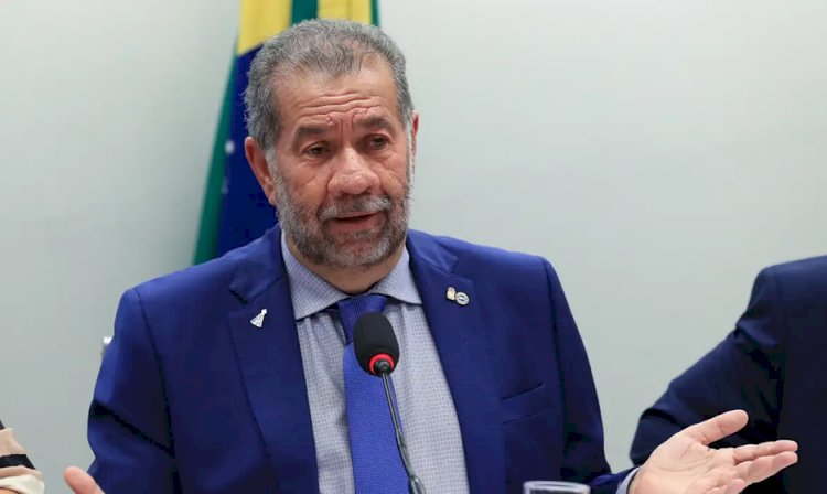 Após fraude no INSS, Lupi pede demissão do Ministério da Previdência