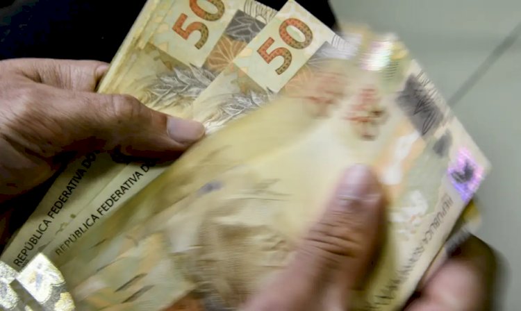 Aposentados do INSS que ganham mais que o mínimo começam a receber 13º
