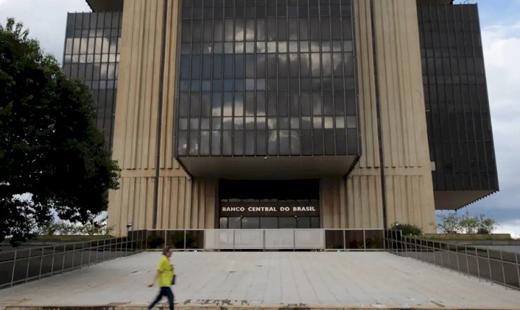 Mercado melhora expectativa sobre economia com PIB a 2,14%