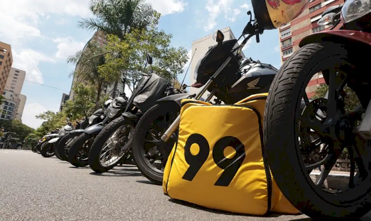 Procon-SP investiga Uber e 99 por oferta de mototáxi após proibição