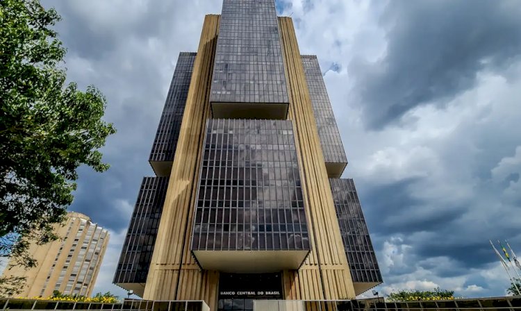 Juros do cartão de crédito sobem a 449,9% ao ano